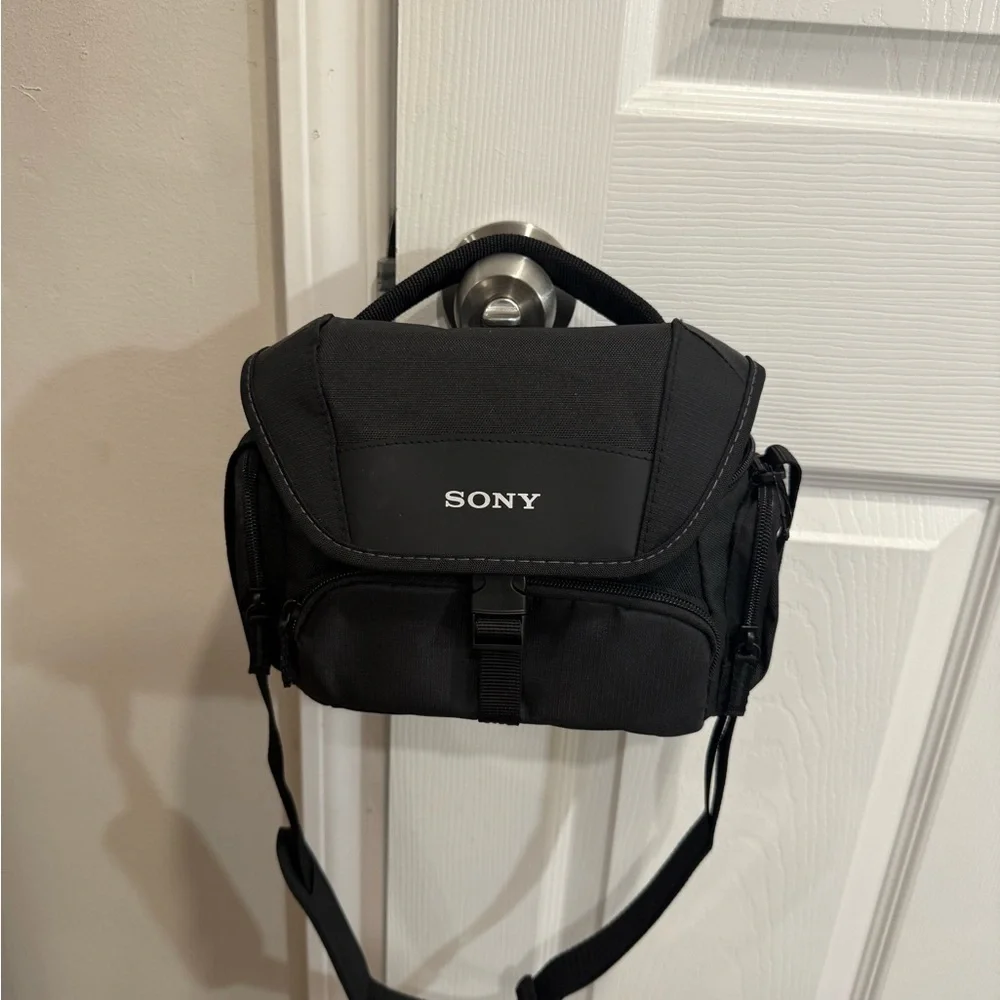 Sony LCSU21 Soft Carrying Case for Cyber-Shot and Alpha NEX Cameras (Black)